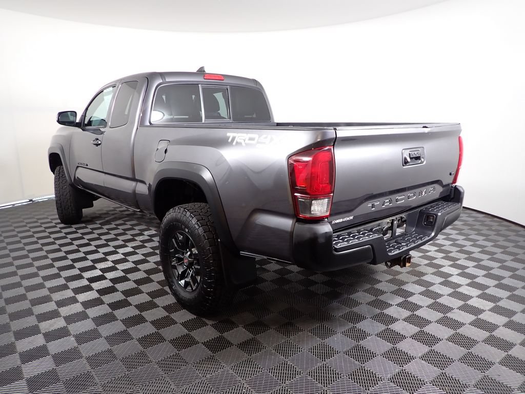 Used 2019 Toyota Tacoma TRD Off-Road AWD/4WD image 12