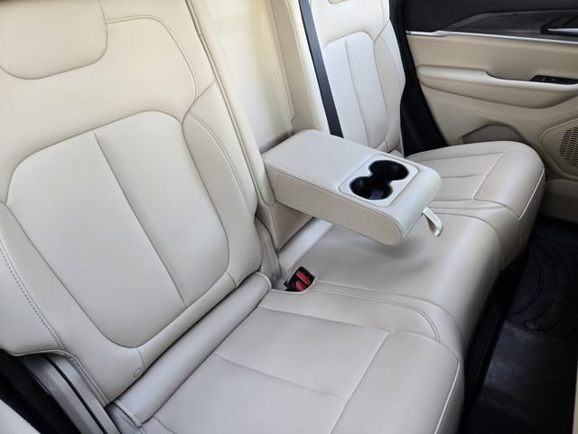 Certified 2023 Jeep Grand Cherokee Limited w/ Black Appearance Package AWD/4WD image 29