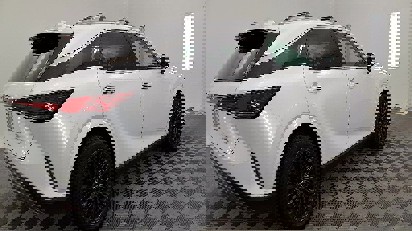 Used 2024 Lexus RX 350h w/ Accessory Package (Z1) image 4