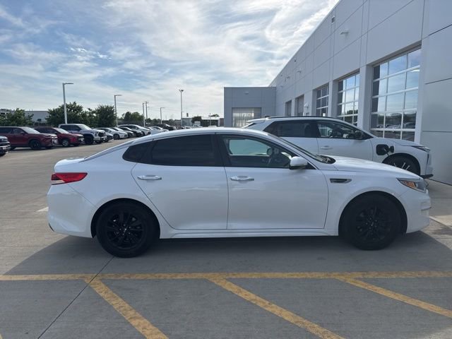 Used 2016 Kia Optima LX w/ LX Convenience Package FWD image 3