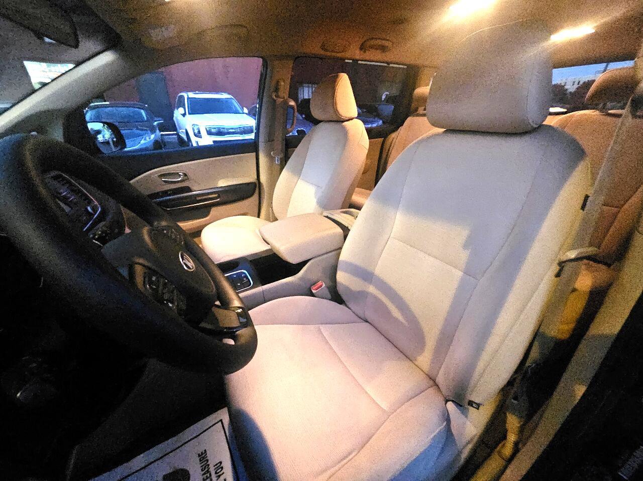 Used 2015 Kia Sedona LX w/ LX Convenience Package image 15