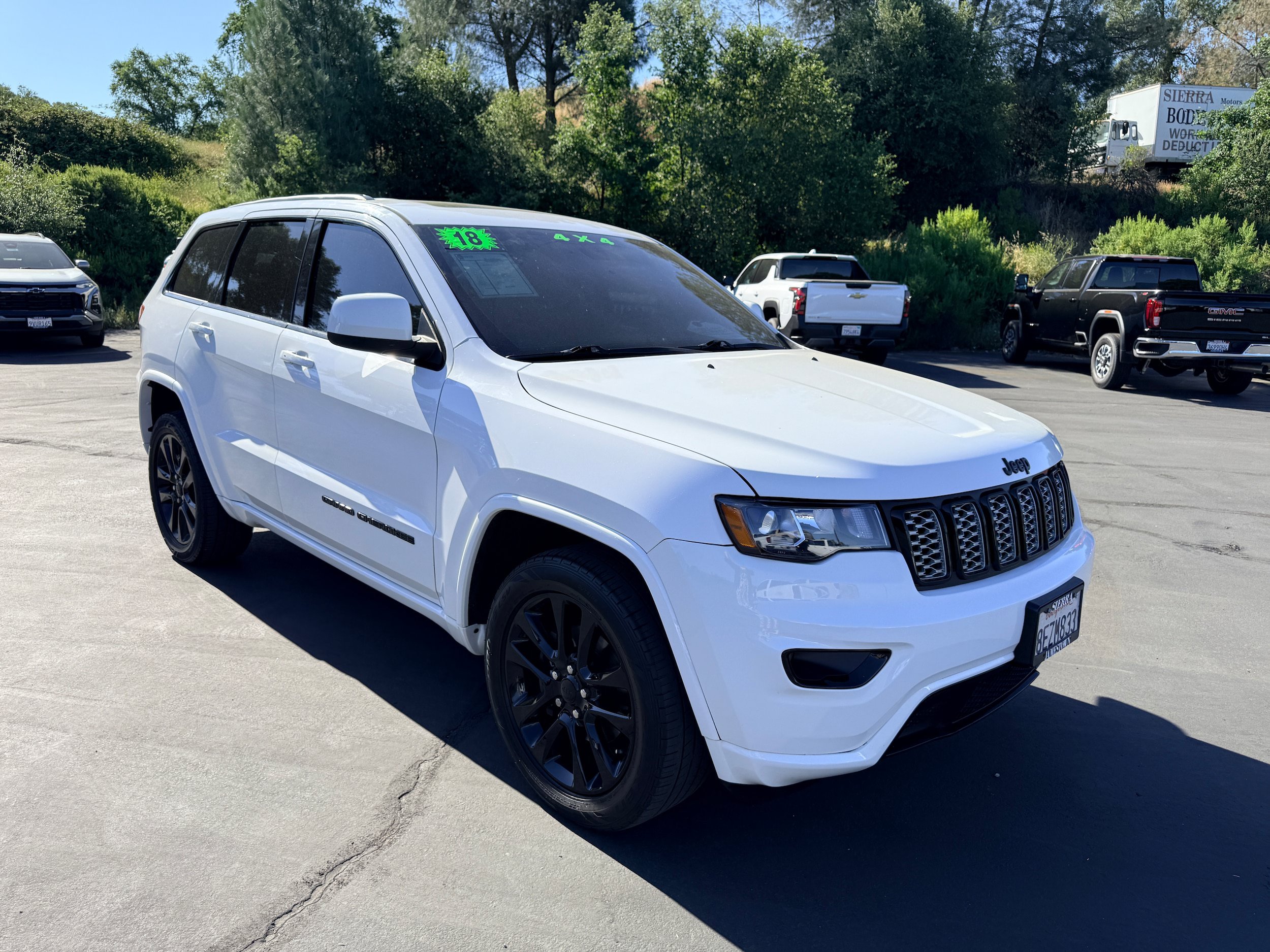 Used 2018 Jeep Grand Cherokee Altitude AWD/4WD image 4