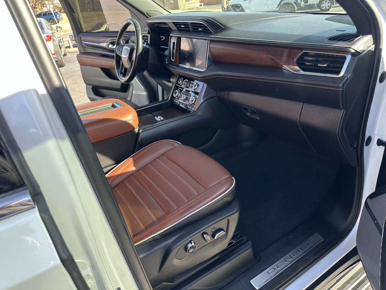 Used 2023 GMC Yukon XL Denali Ultimate image 27