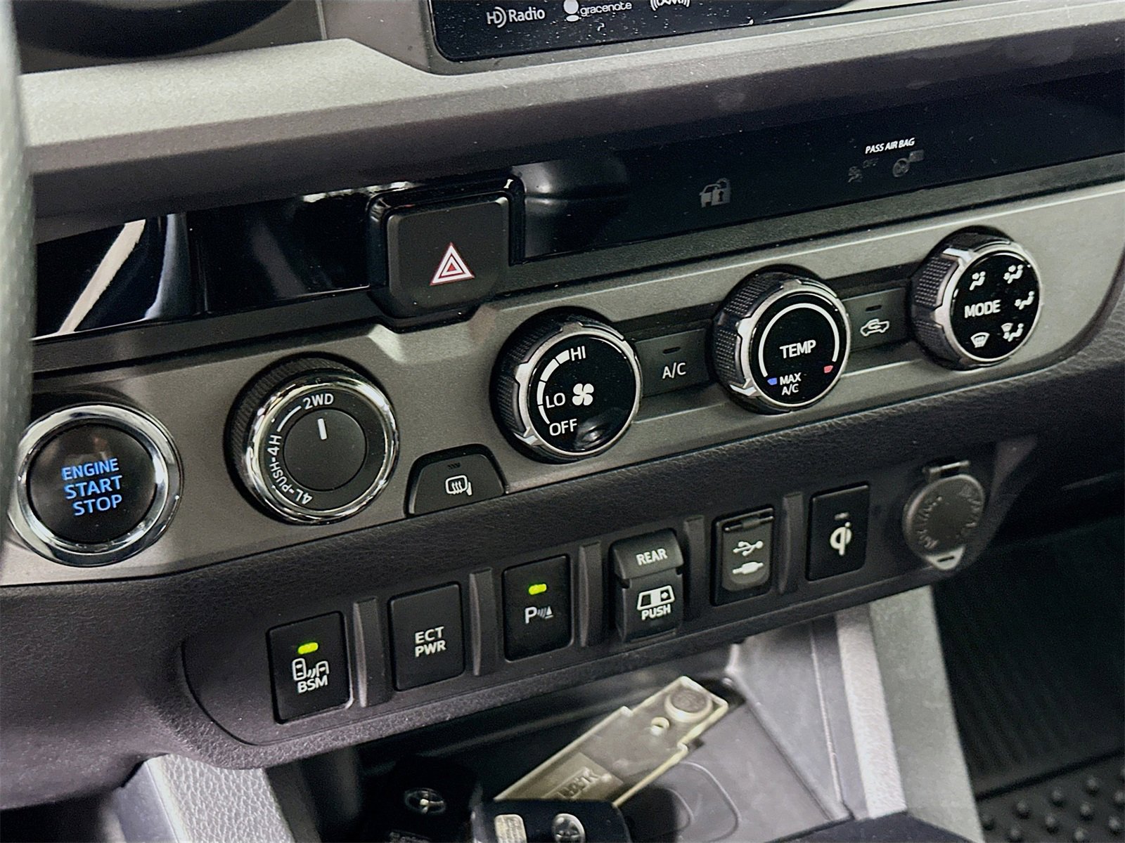 Used 2018 Toyota Tacoma TRD Sport w/ Technology Package image 16