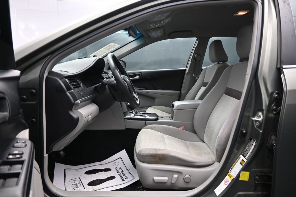 Used 2014 Toyota Camry LE FWD image 9