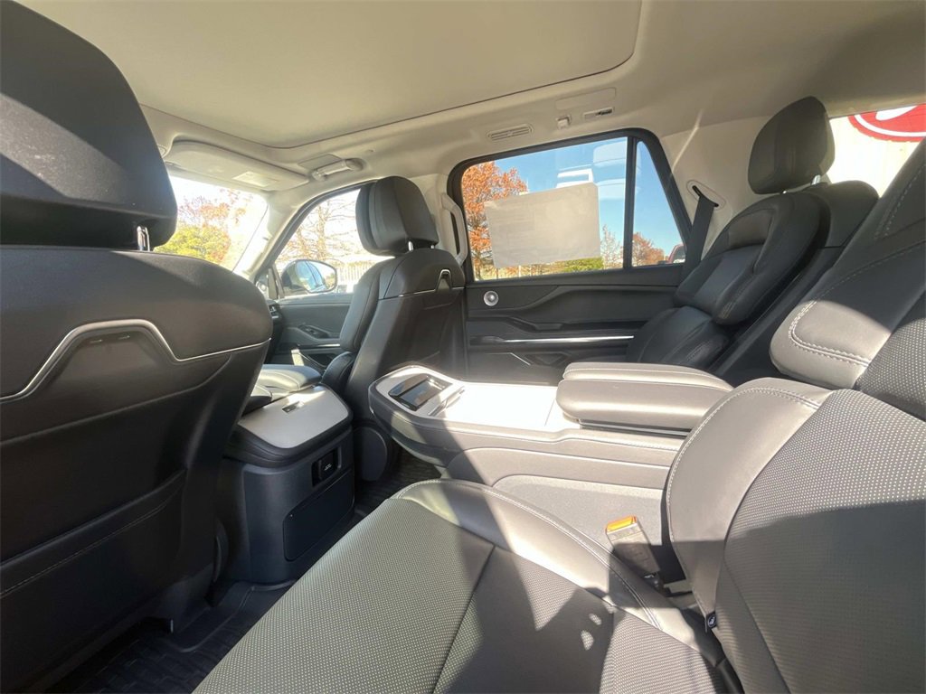 New 2025 Lincoln Navigator Reserve image 12