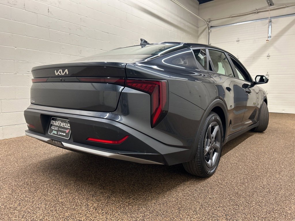 Used 2025 Kia K4 LXS image 2