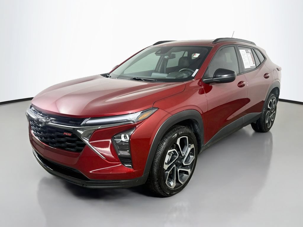 Used 2025 Chevrolet Trax RS w/ Sunroof Package FWD image 3