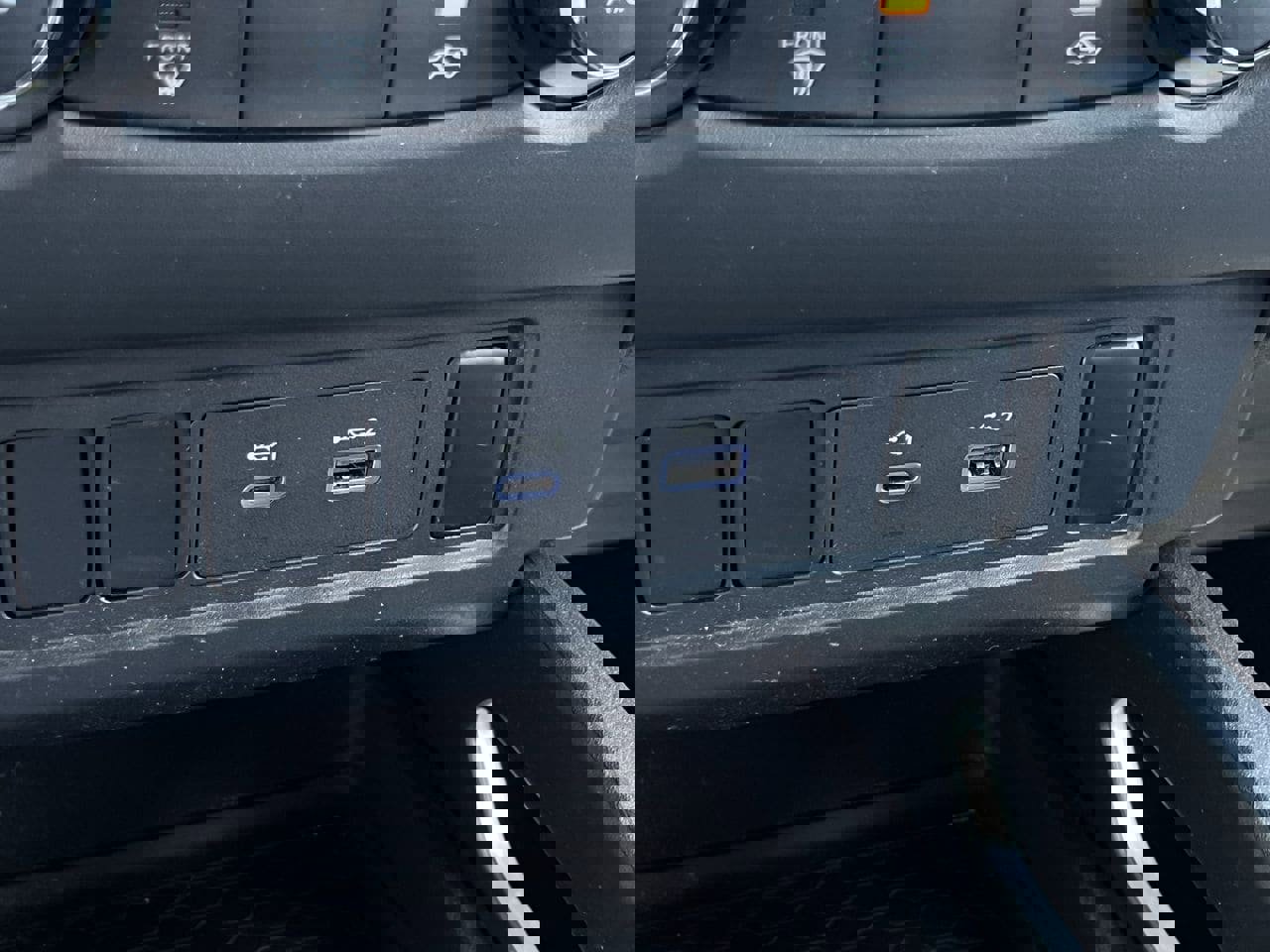 Certified 2024 Nissan Frontier SV w/ Tow Package image 21