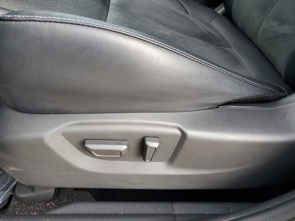 Used 2025 Mitsubishi Eclipse Cross Black Edition image 17