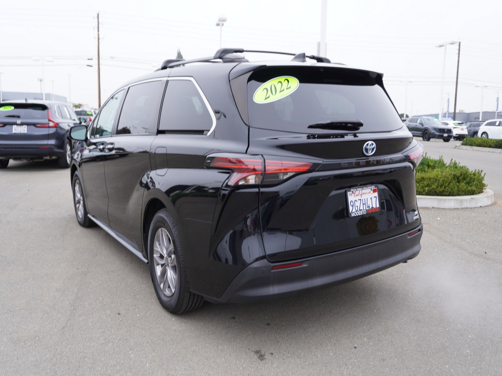Used 2022 Toyota Sienna XLE image 8
