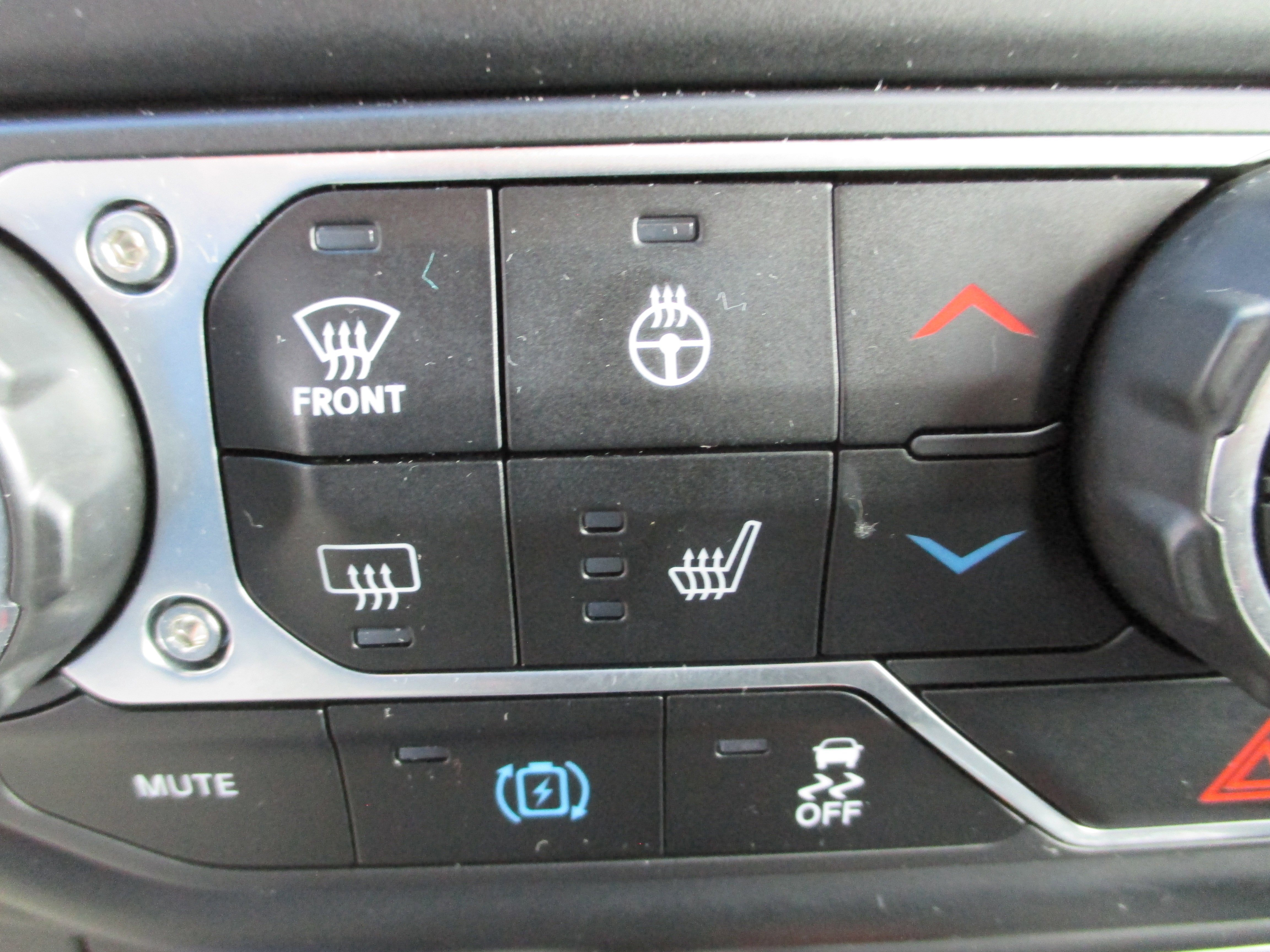 Used 2023 Jeep Wrangler Unlimited Sahara w/ Cold Weather Group image 17