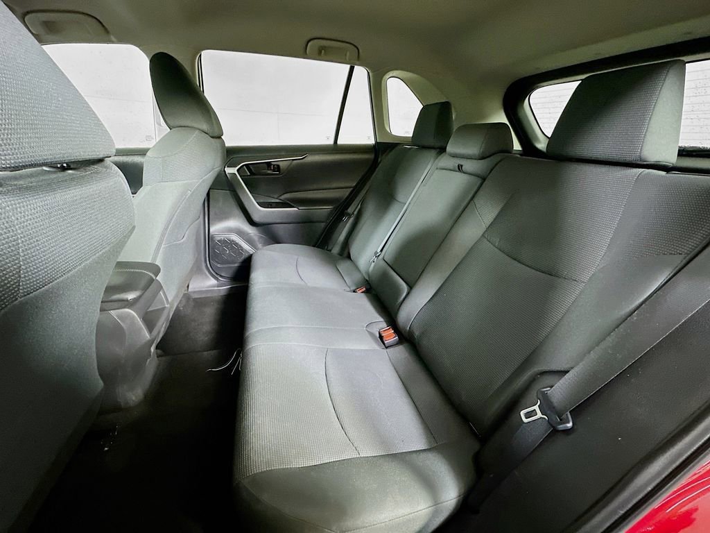 Used 2021 Toyota RAV4 LE image 13