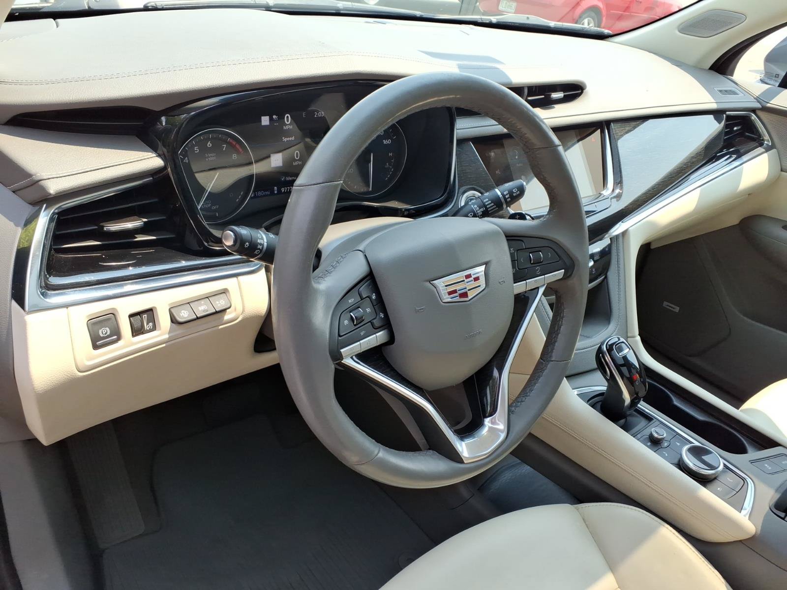 Used 2021 Cadillac XT6 Premium Luxury FWD image 8