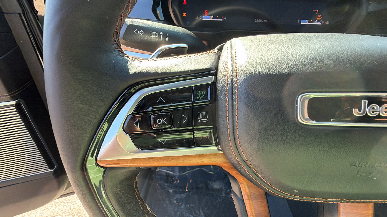 Used 2025 Jeep Grand Cherokee Summit AWD/4WD image 28
