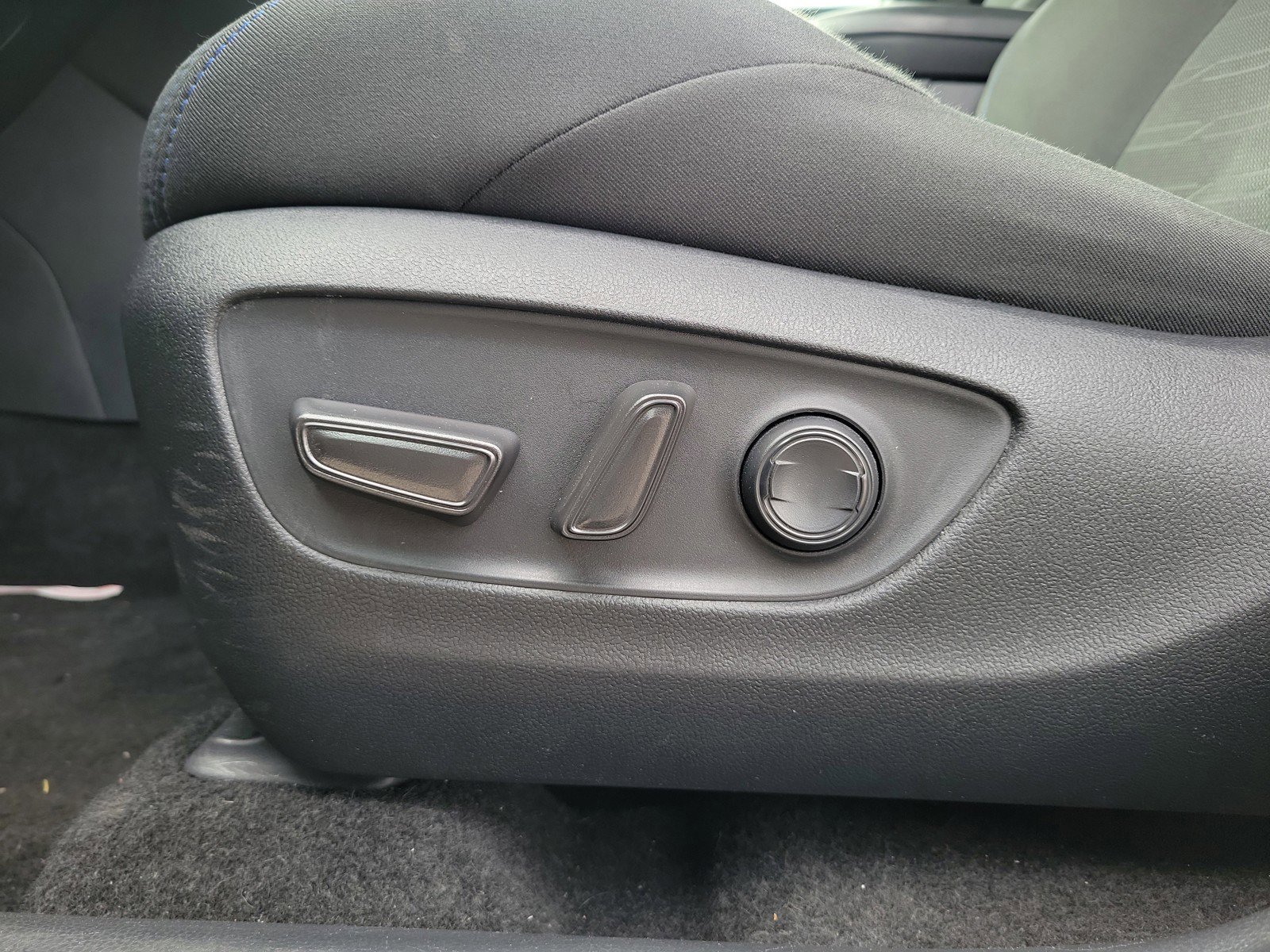 Used 2024 Toyota RAV4 SE AWD/4WD image 17