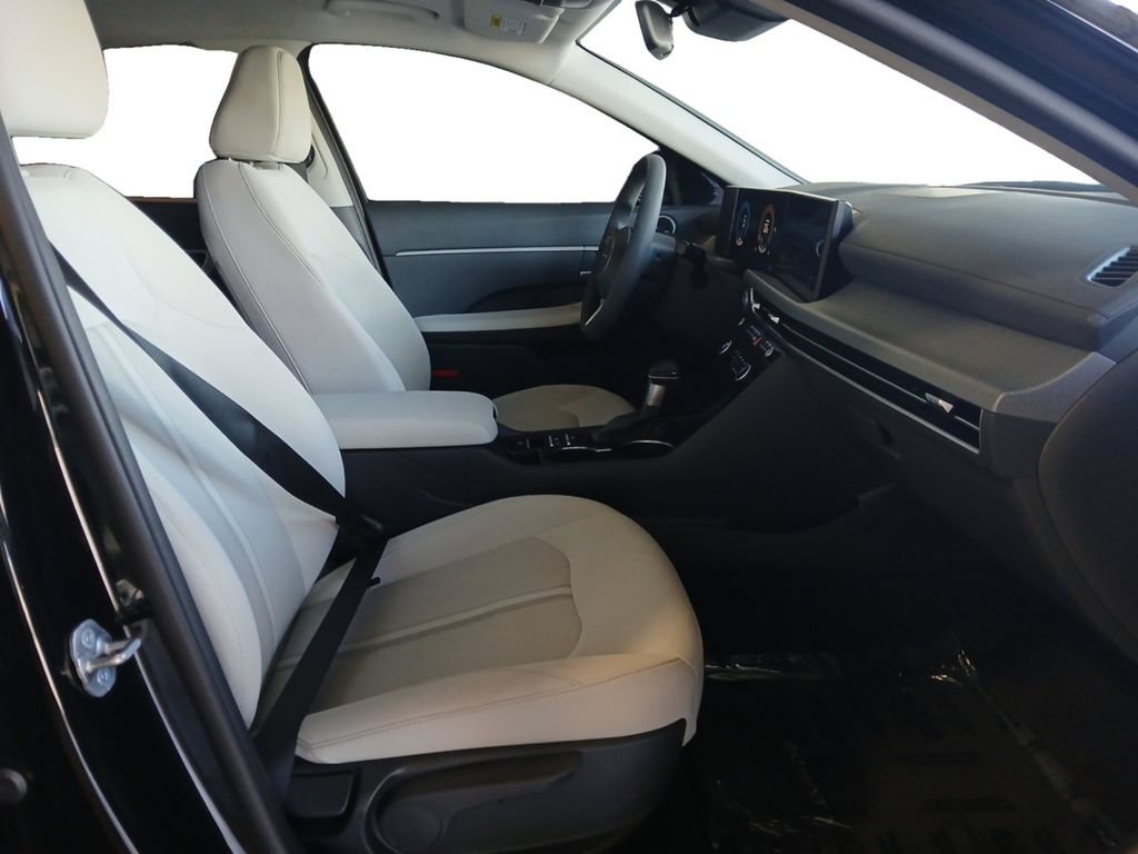 Used 2026 Hyundai Sonata SE FWD image 18