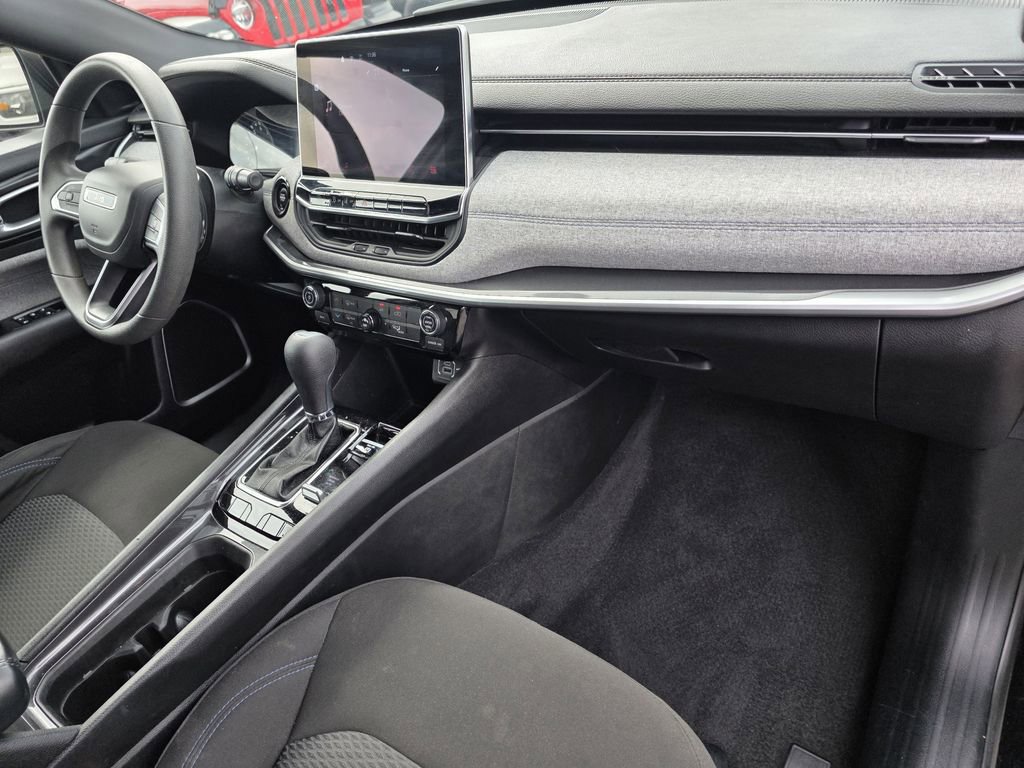 Used 2024 Jeep Compass Sport image 12