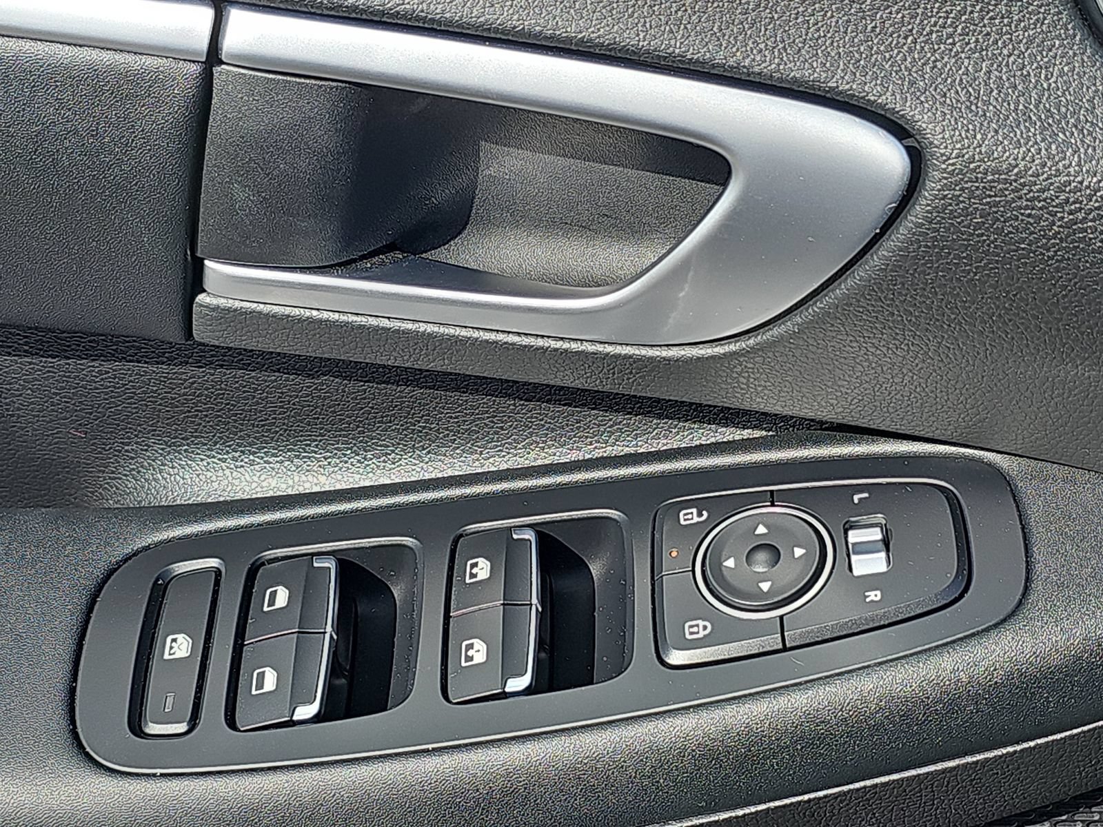 Certified 2026 Hyundai Sonata SEL FWD image 30