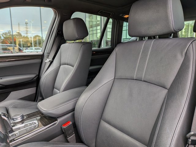 Used 2017 BMW X3 sDrive28i image 9