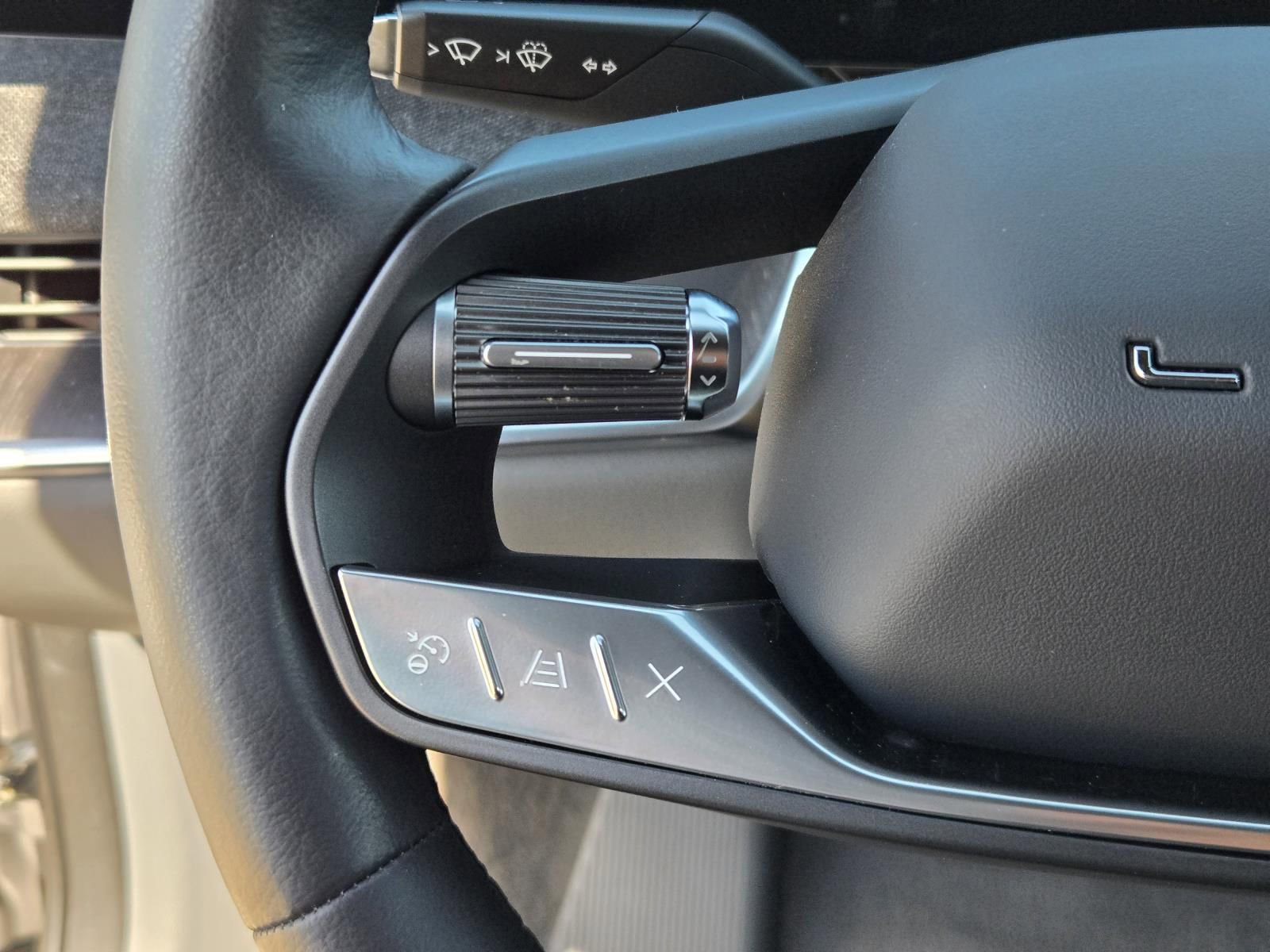 Used 2024 Lucid Air Touring image 15