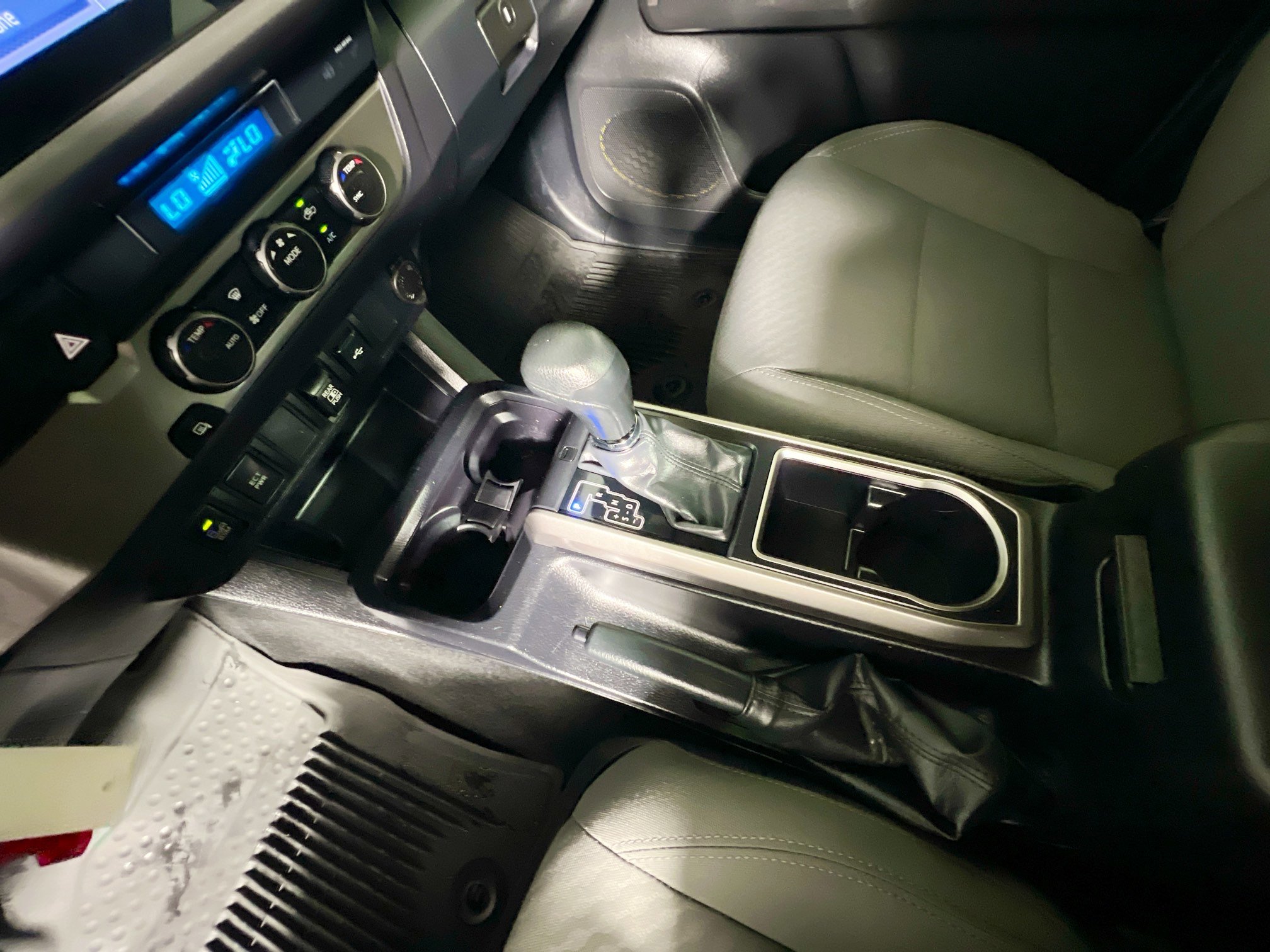 Used 2022 Toyota Tacoma SR5 w/ Technology Package image 25