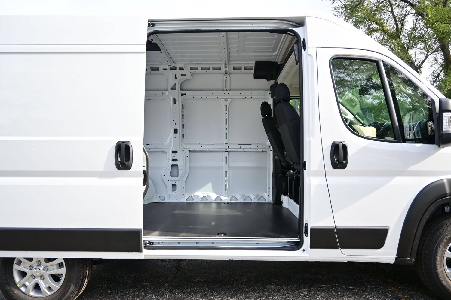New 2027 RAM ProMaster 1500 w/ Quick Order Package 22G SLT FWD image 21
