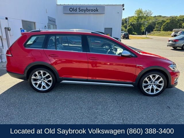 Used 2018 Volkswagen Golf Alltrack SEL image 2