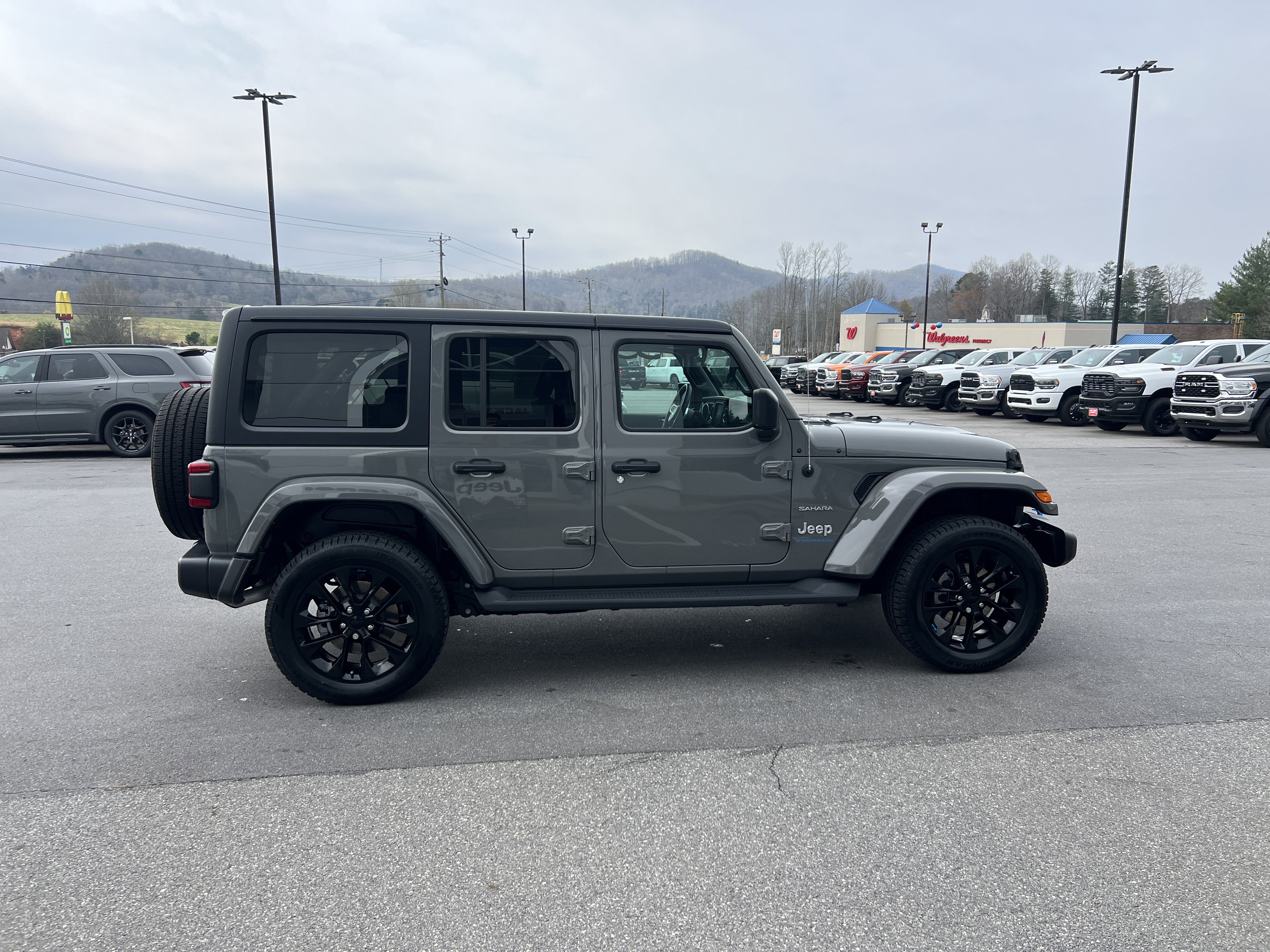 Used 2023 Jeep Wrangler Sahara w/ Cold Weather Group image 4