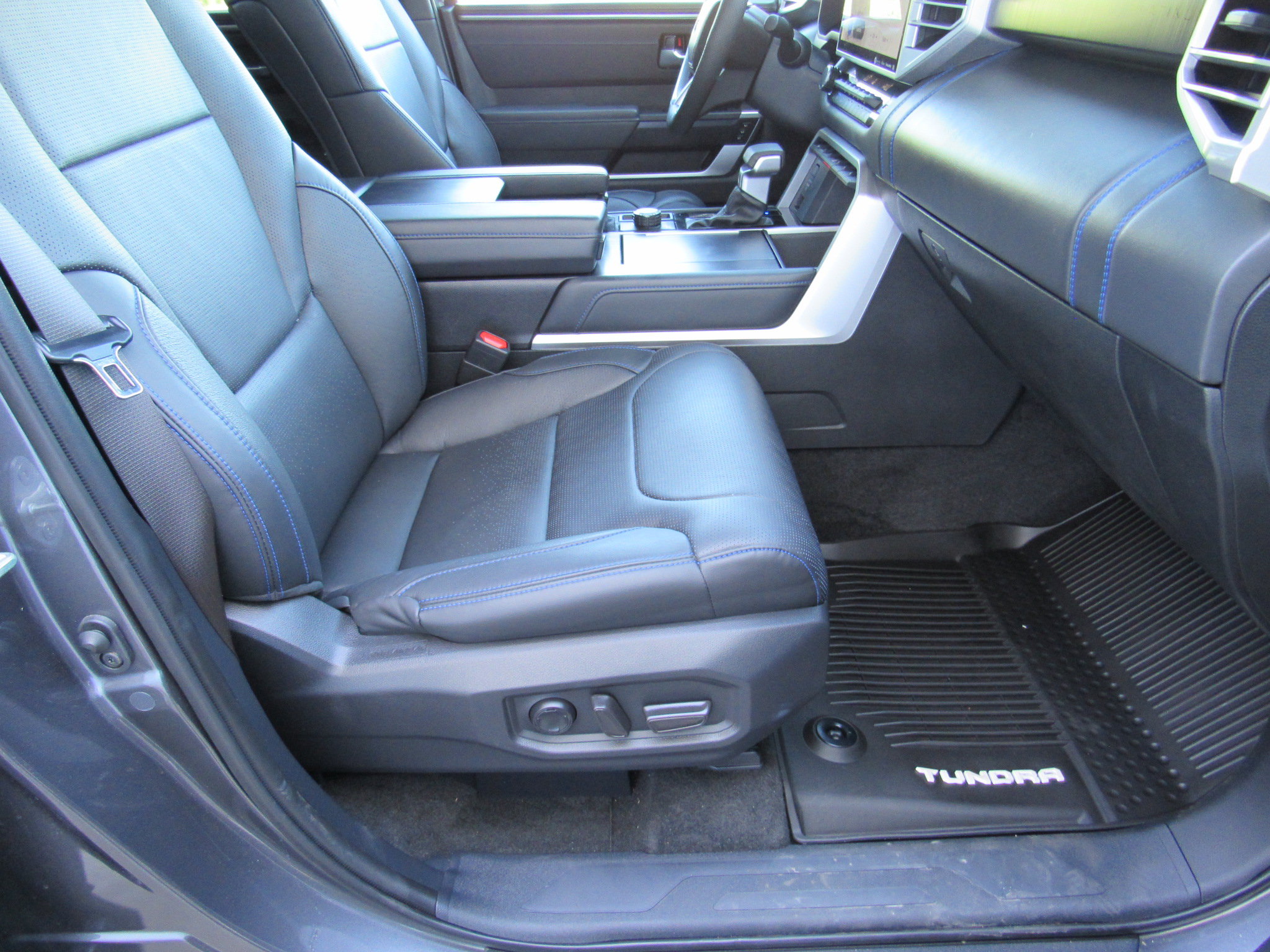 Used 2023 Toyota Tundra Platinum AWD/4WD image 28