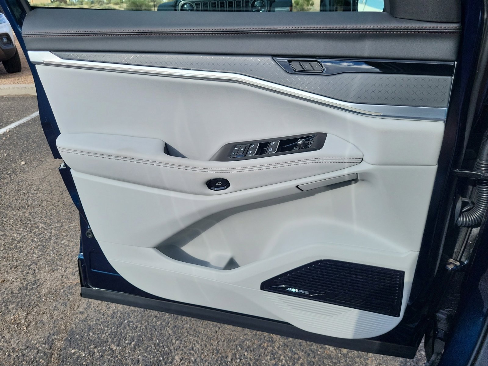 New 2025 Jeep Wagoneer Limited image 13