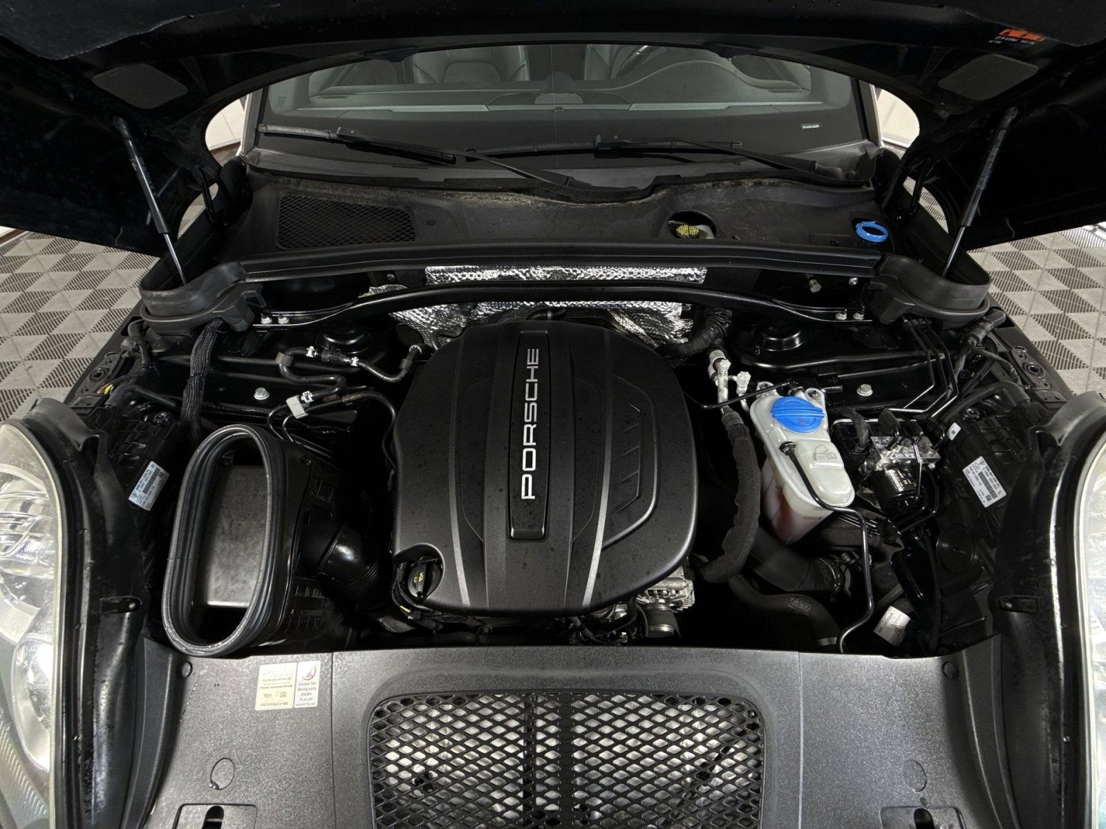 Used 2018 Porsche Macan Sport Edition image 28