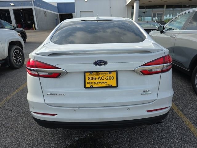 Used 2020 Ford Fusion SE image 3