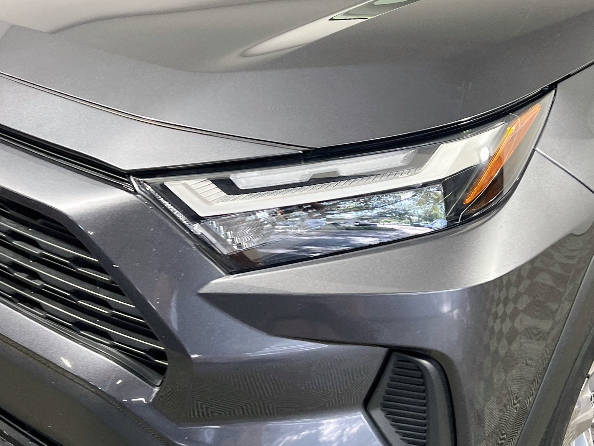 Used 2025 Toyota RAV4 XLE FWD image 12