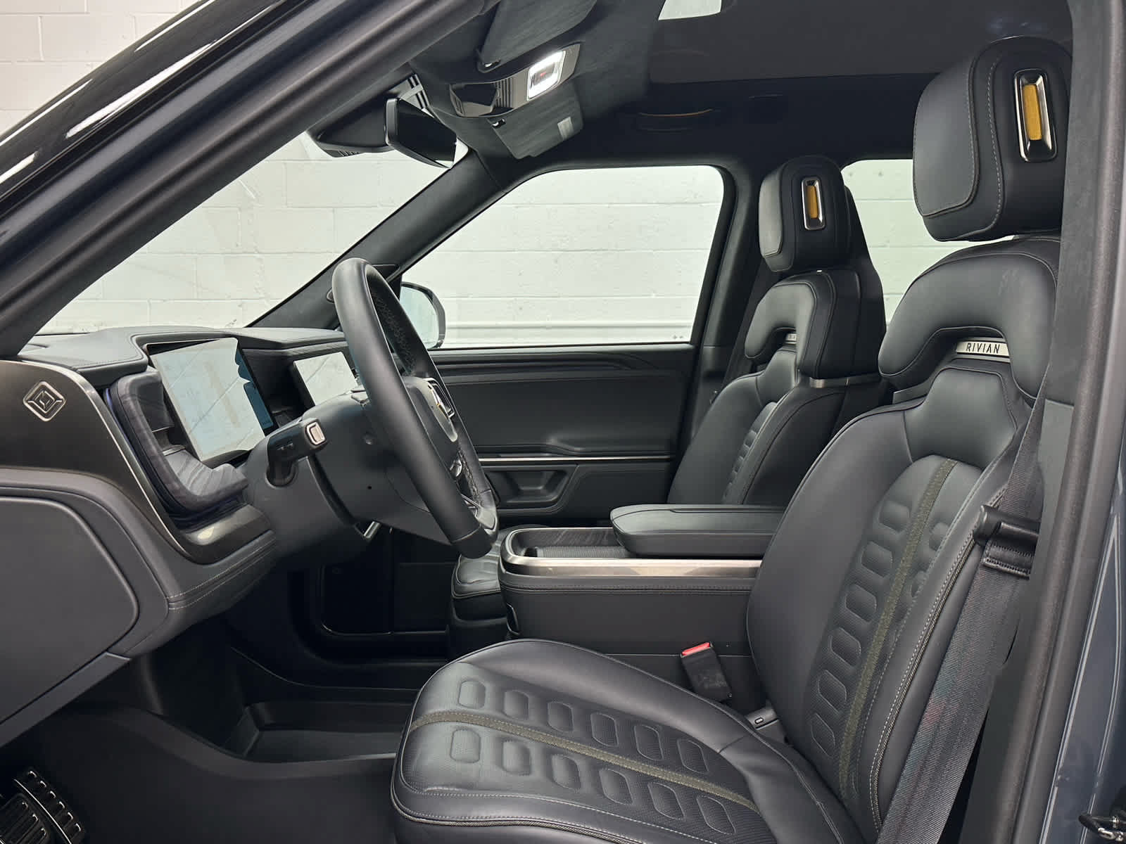Used 2023 Rivian R1T Adventure AWD/4WD image 11