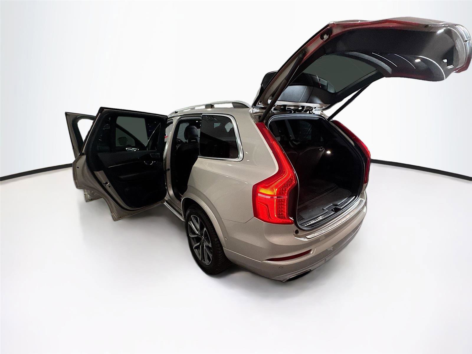 Used 2017 Volvo XC90 T6 Momentum w/ Vision Package image 40