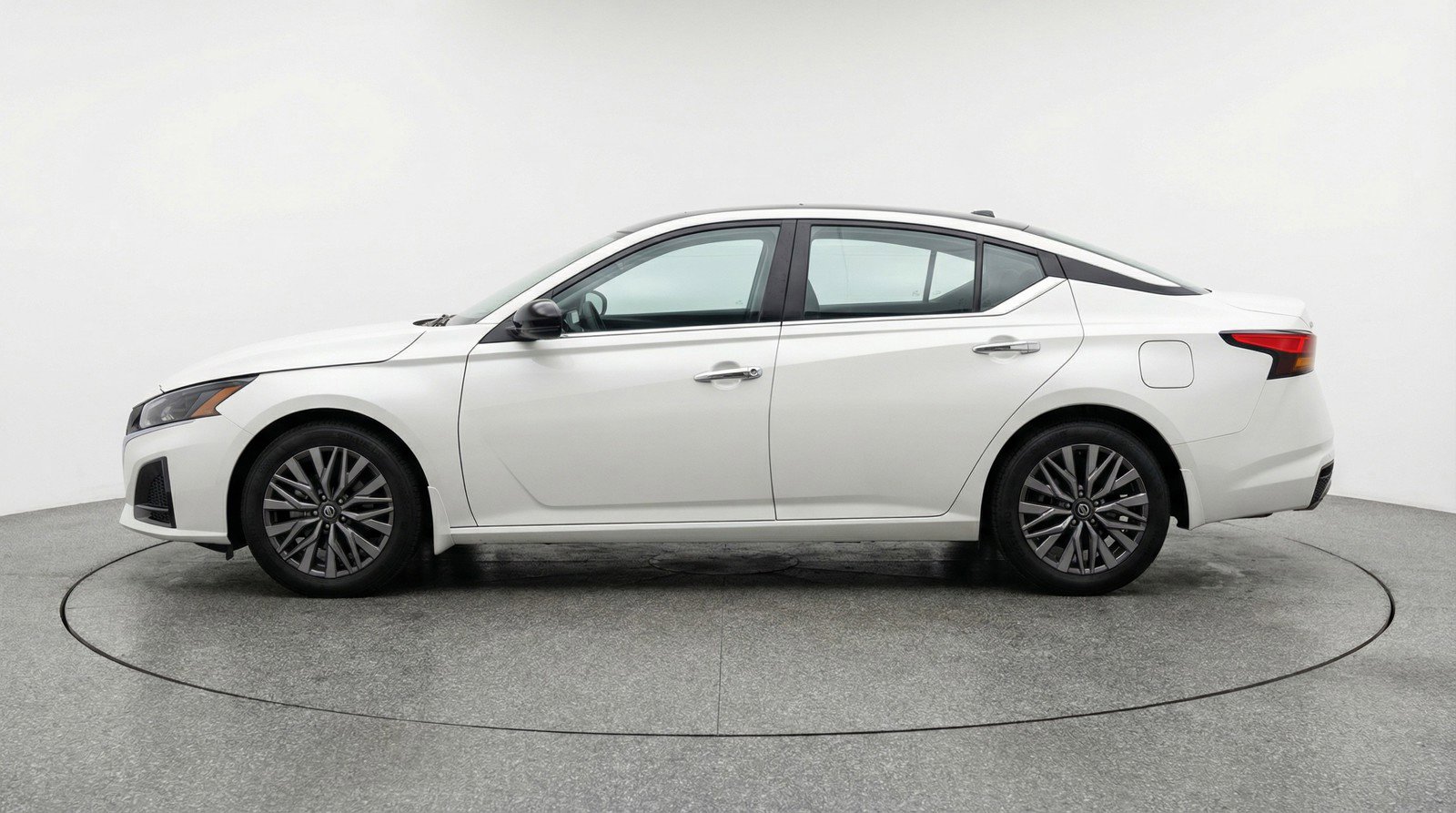 Used 2025 Nissan Altima 2.5 SV image 5