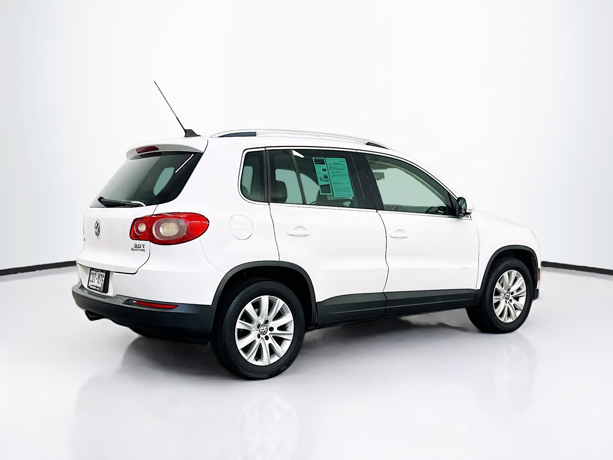 Used 2009 Volkswagen Tiguan SE AWD/4WD image 9