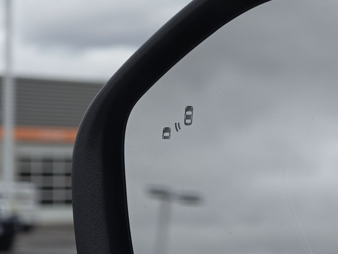 Used 2022 Ford Explorer XLT w/ Equipment Group 202A image 8