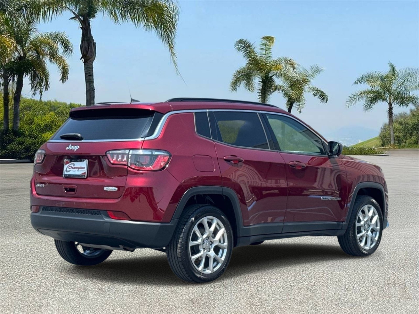 Used 2022 Jeep Compass Latitude w/ Sun and Sound Group AWD/4WD image 4