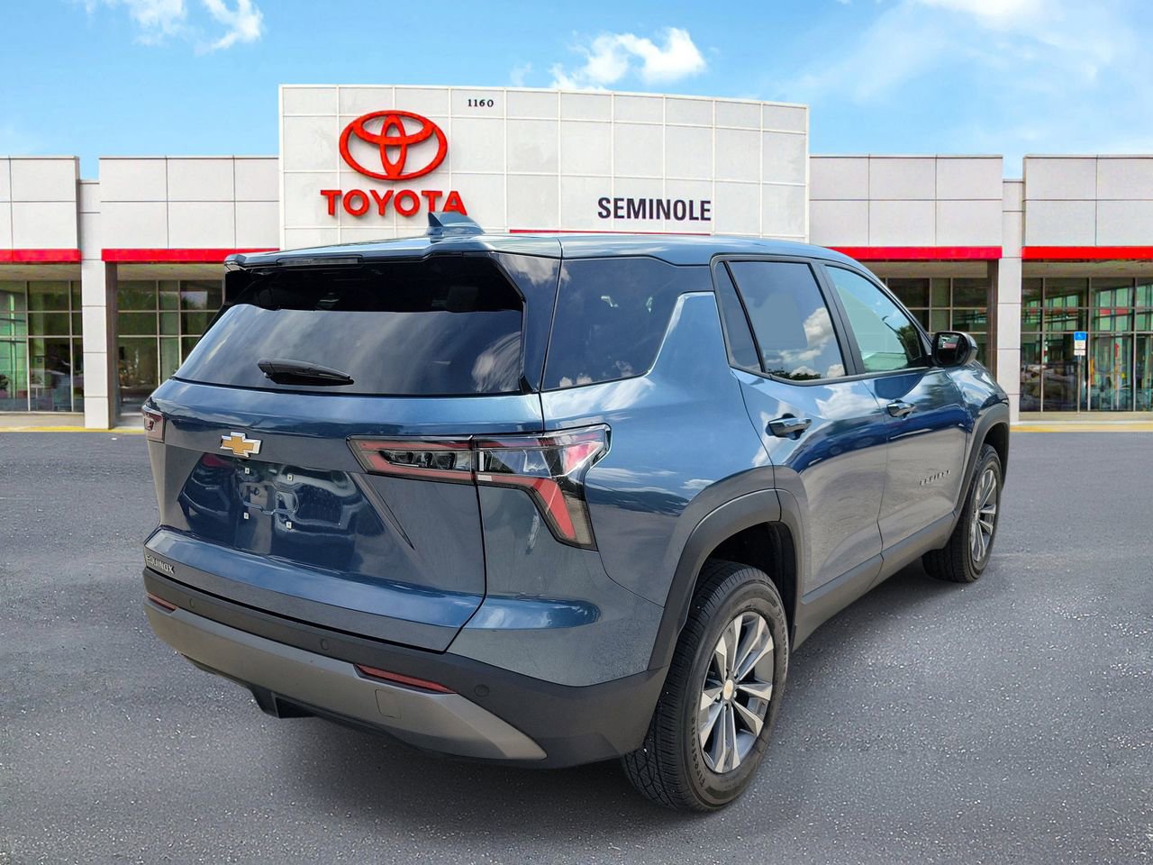 Used 2025 Chevrolet Equinox LT image 3