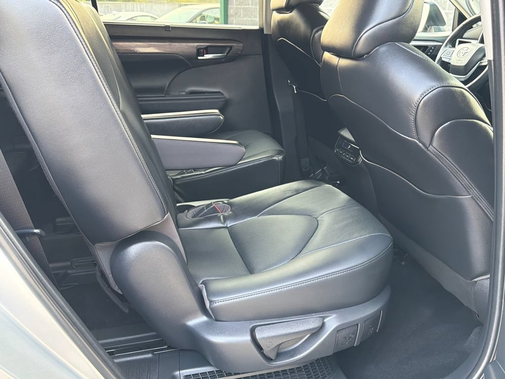 Used 2023 Toyota Highlander Limited AWD/4WD image 18