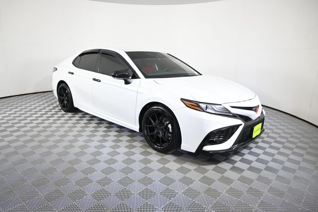 Used 2022 Toyota Camry XSE FWD image 9