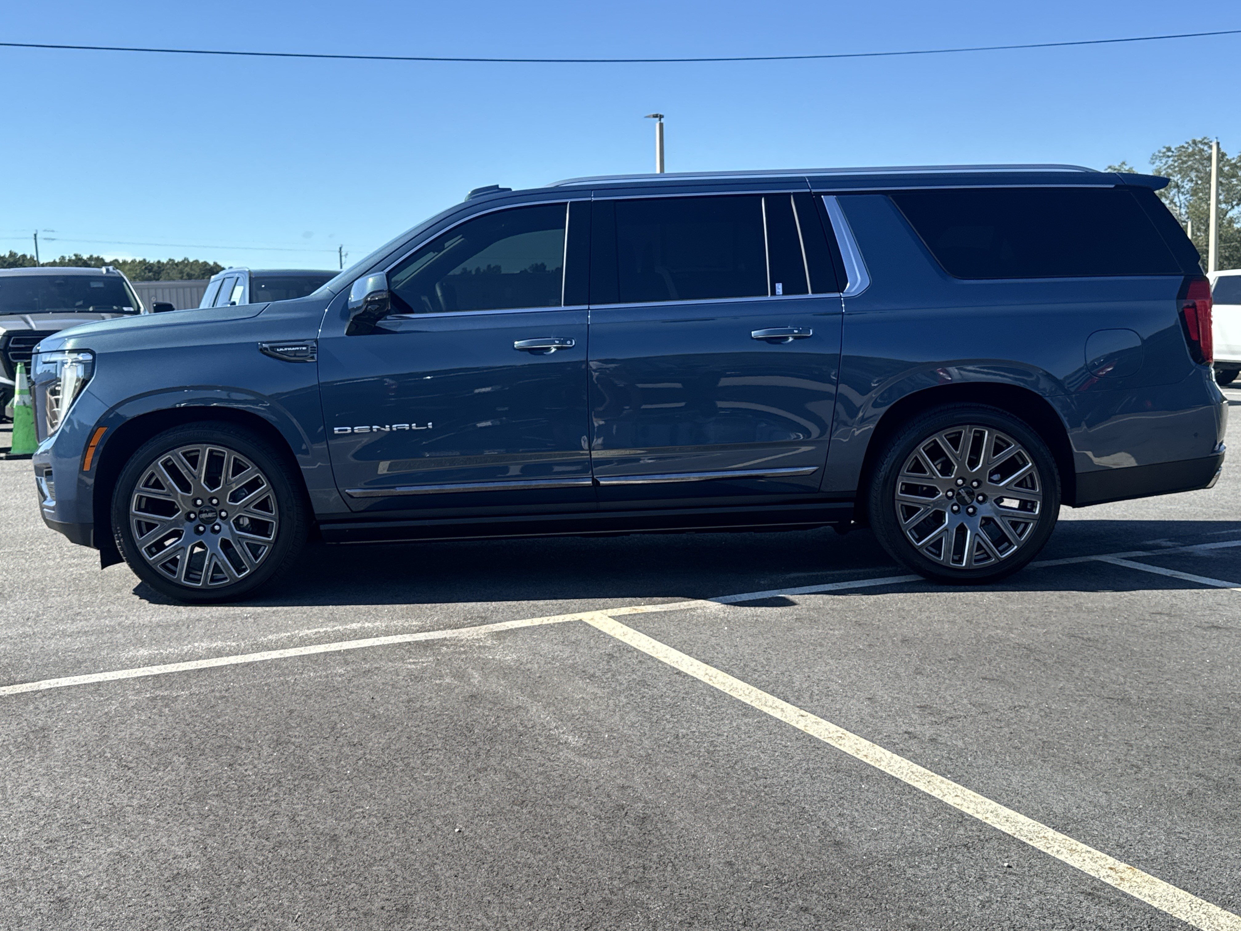 Certified 2026 GMC Yukon XL Denali Ultimate w/ LPO, Floor Liner Package AWD/4WD image 9
