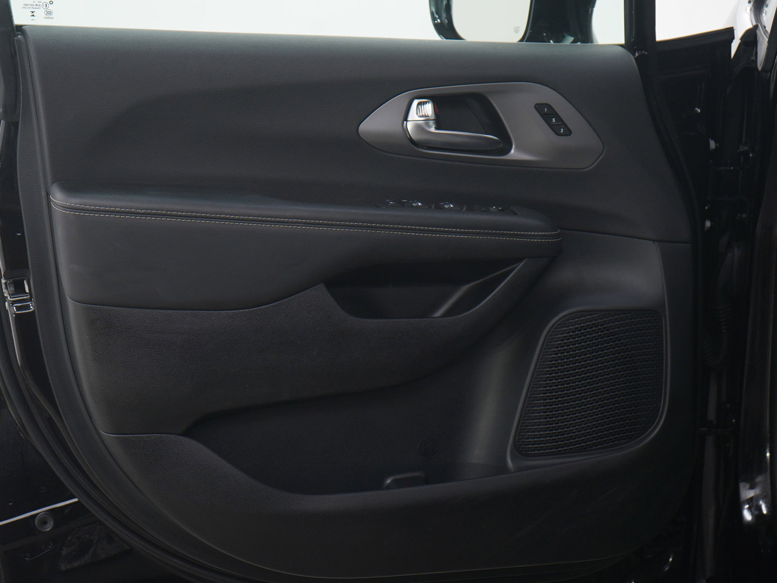 Used 2025 Chrysler Pacifica Select FWD image 24