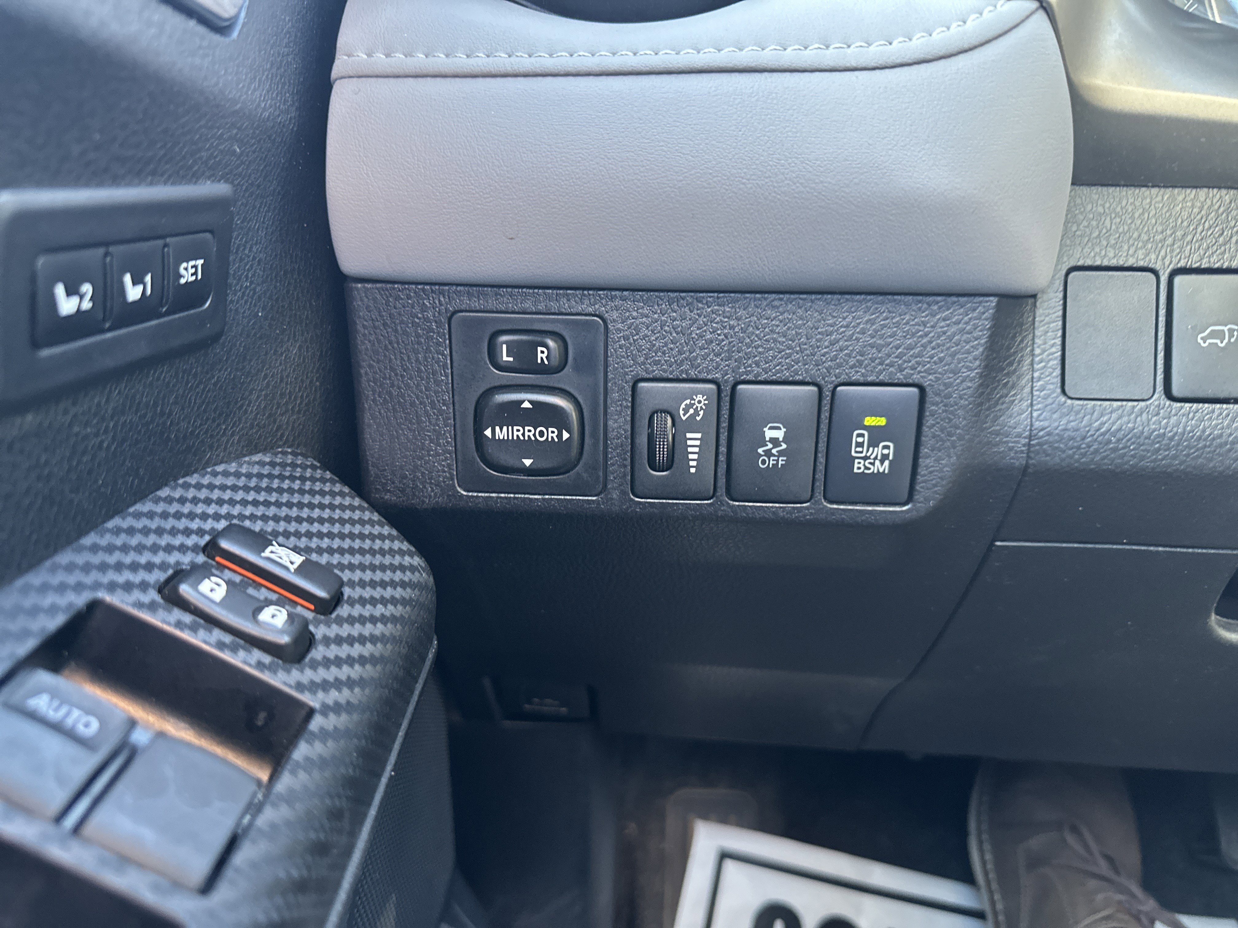 Used 2014 Toyota RAV4 Limited image 31