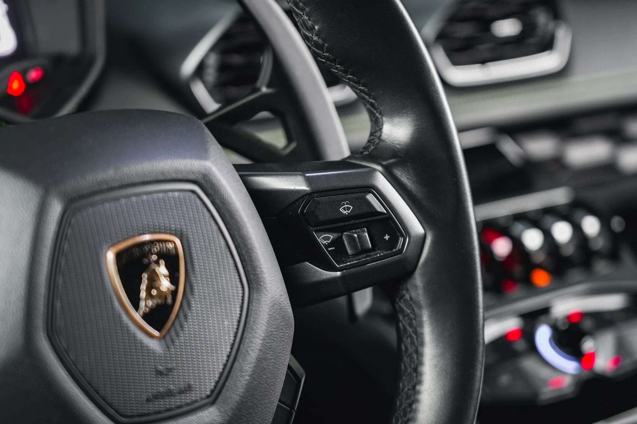 Used 2015 Lamborghini Huracan LP 610-4 image 38