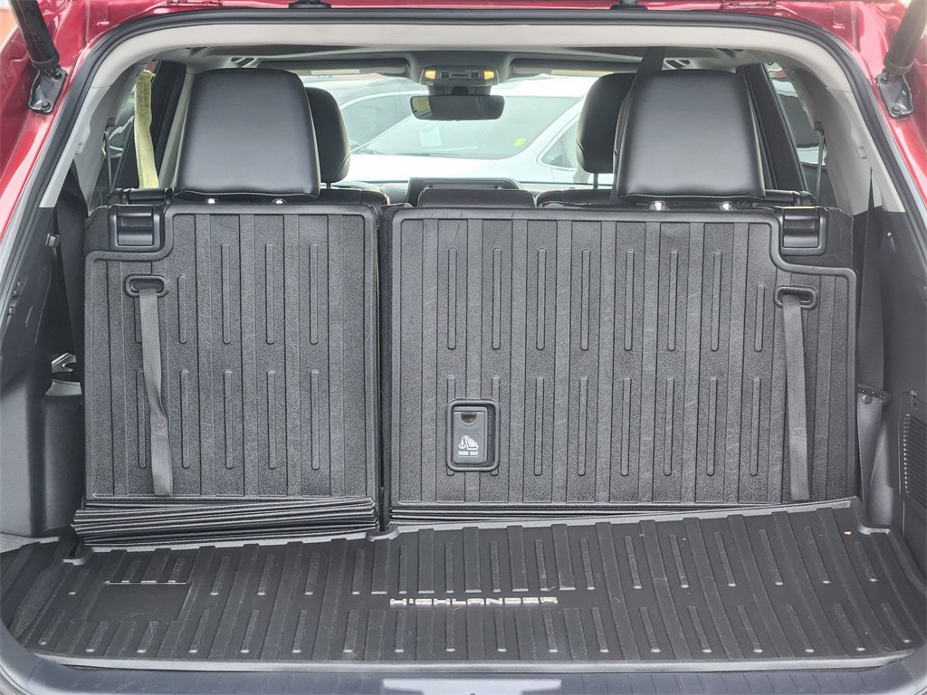 Used 2020 Toyota Highlander XLE image 12