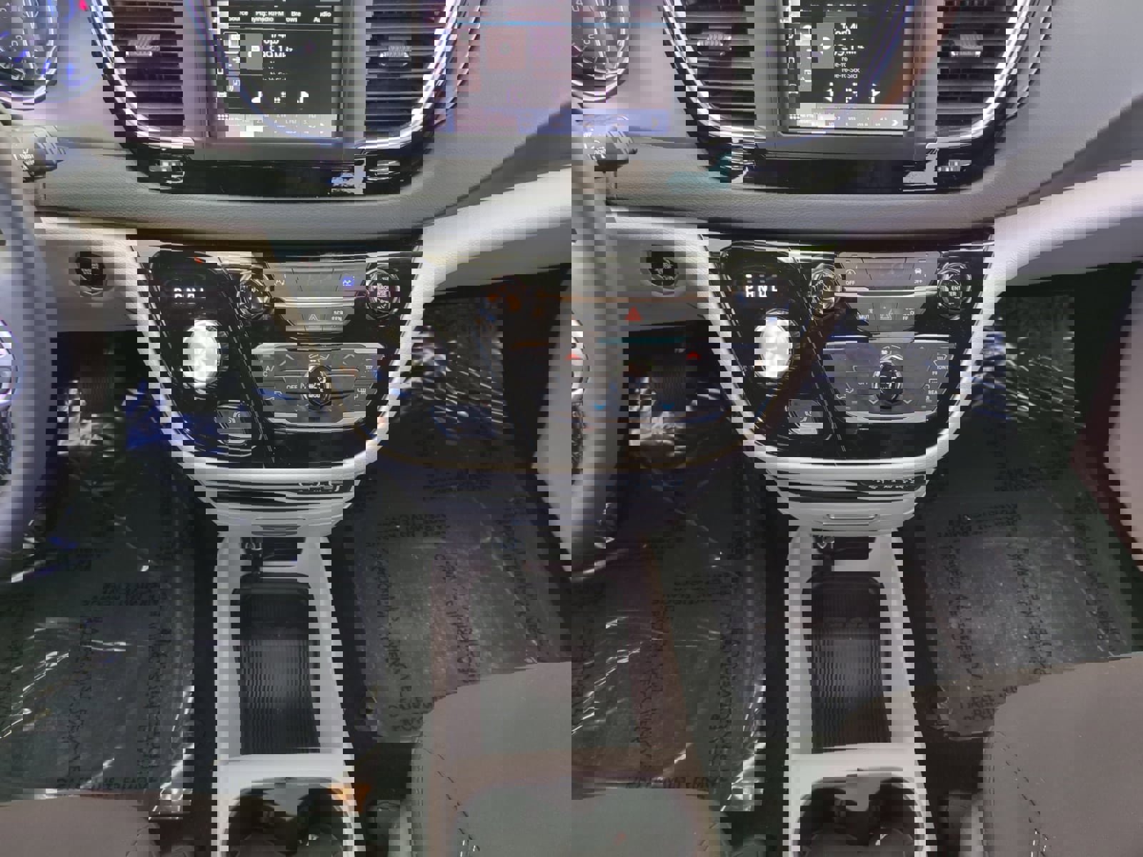 Used 2023 Chrysler Voyager LX image 11