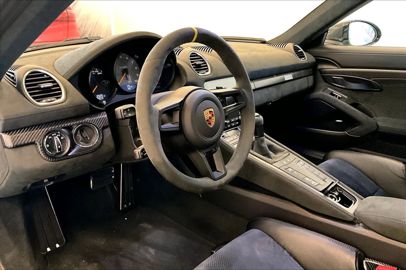 Used 2025 Porsche 718 Cayman GT4 RS RWD image 17